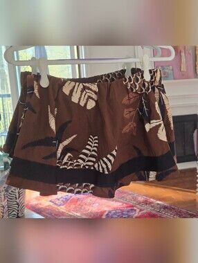 Cropped Light Cotton, Brown, White and Beige Floral Print Cropped Strapless Top.